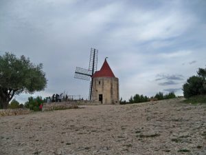 Moulin de Daudet situé à 15min des maison de vacances du domaine de Fontenelle