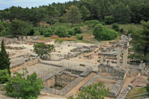 Saint Rémy de Provence situé à 25min de location de vacances de Fontenelle